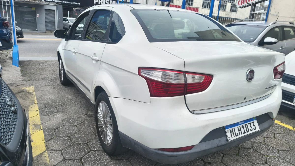 Grand Siena ESSENCE 1.6 Completo MANUAL 2013 - Imagem 3