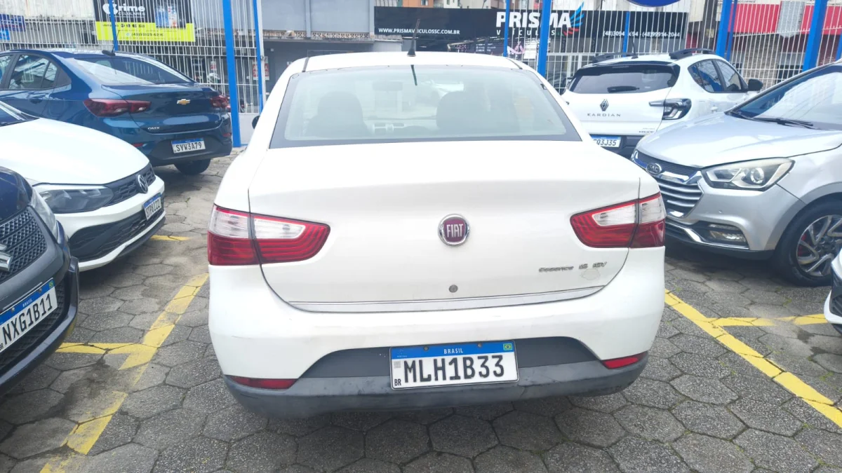 Grand Siena ESSENCE 1.6 Completo MANUAL 2013 - Imagem 6
