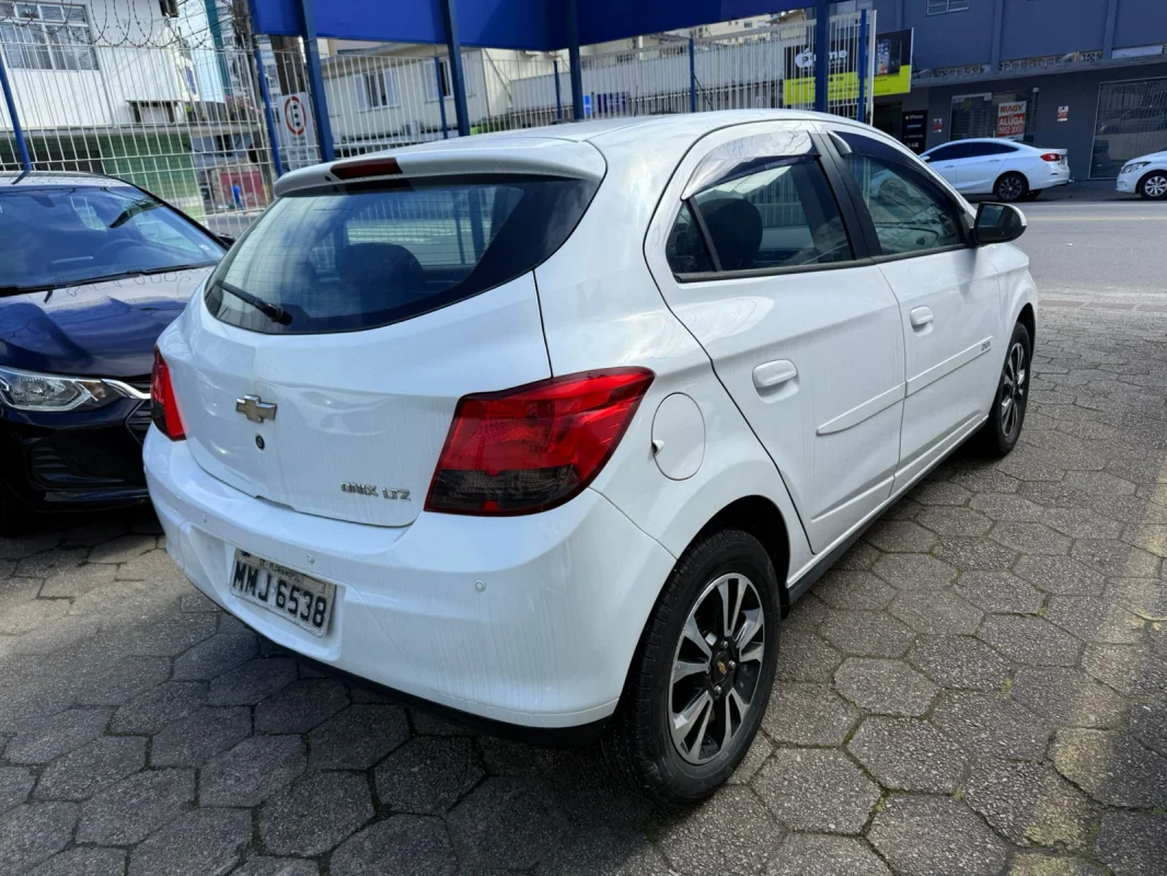 Onix LTZ 1.4 AUT 2015 - Imagem 6
