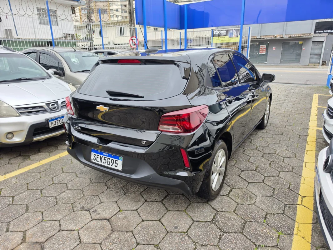 ONIX HATCH LT 1.0 12V Flex 5p Mecânico 2023 - Imagem 2