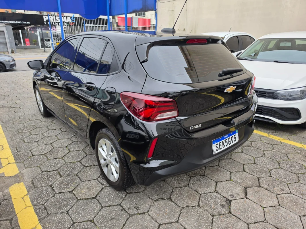 ONIX HATCH LT 1.0 12V Flex 5p Mecânico 2023 - Imagem 4