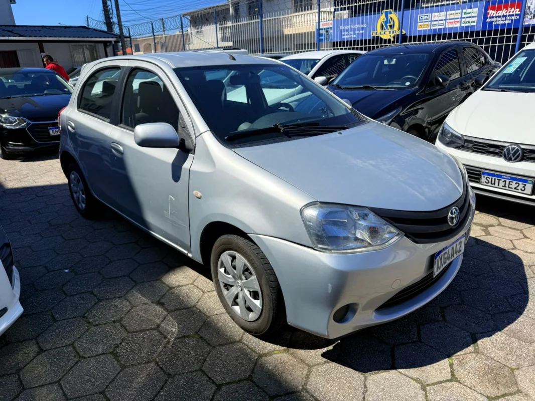 Etios XS 1.3 Completo Manual 2013