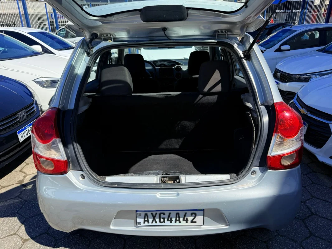 Etios XS 1.3 Completo Manual 2013 - Imagem 11