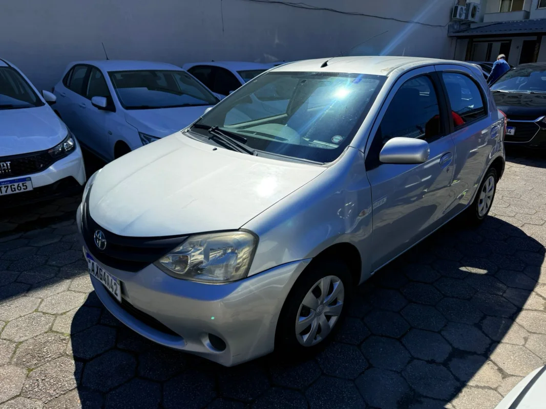 Etios XS 1.3 Completo Manual 2013 - Imagem 3
