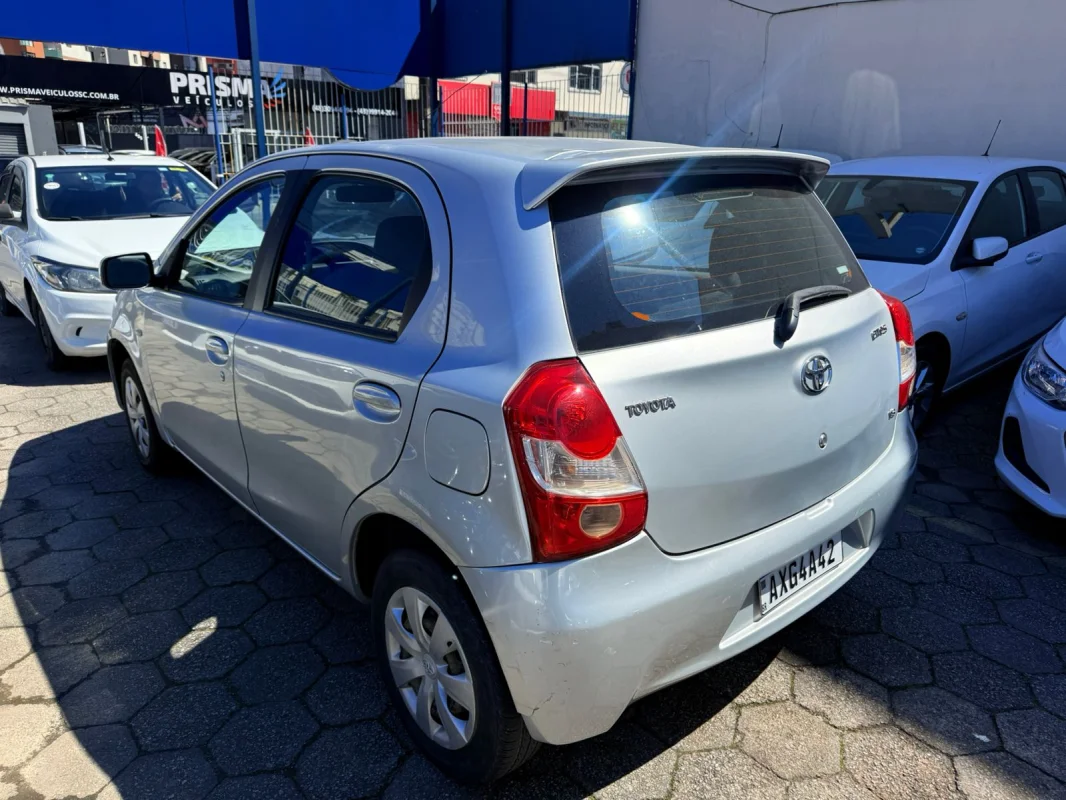 Etios XS 1.3 Completo Manual 2013 - Imagem 5