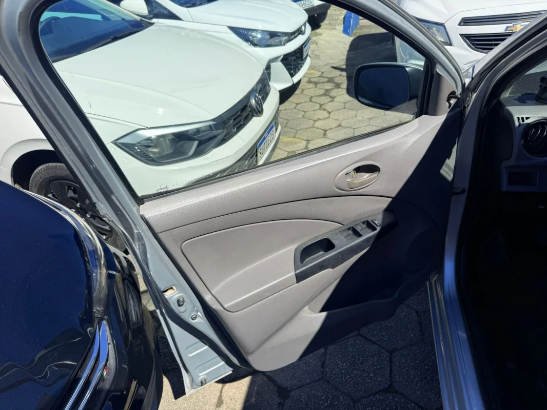 Etios XS 1.3 Completo Manual 2013 - Imagem 15