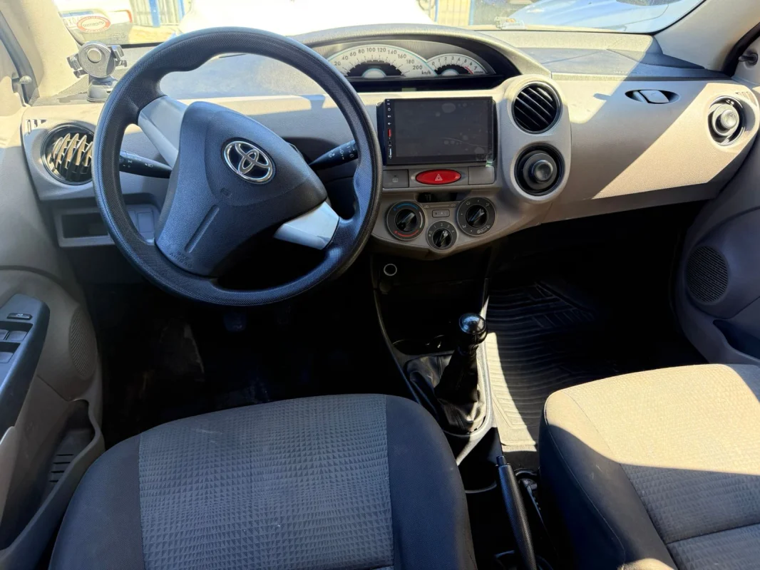 Etios XS 1.3 Completo Manual 2013 - Imagem 7