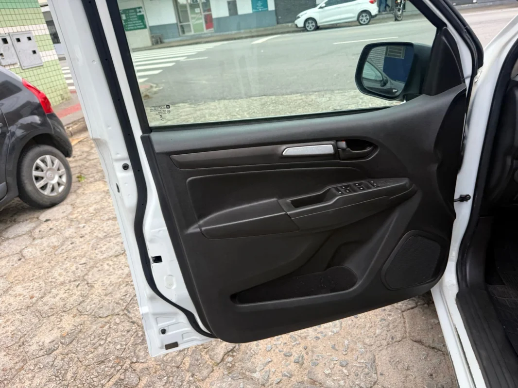 S10 Pick Up LS 2.8 Mec. TDI CD 4x4 Diesel 2023 - Imagem 15