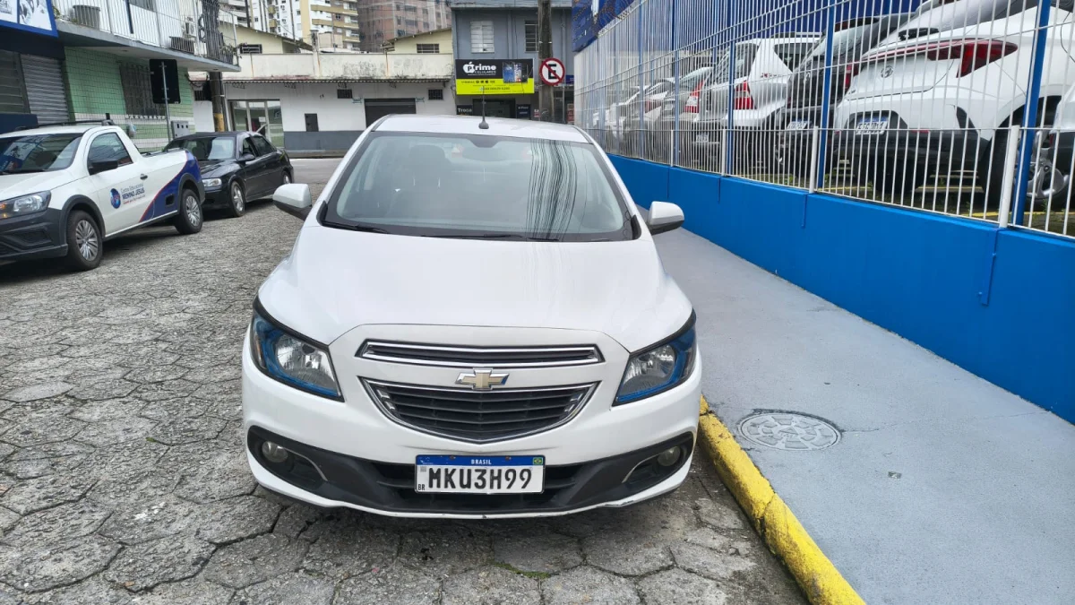 Prisma LTZ 1.4 Completo MANUAL 2015 - Imagem 2