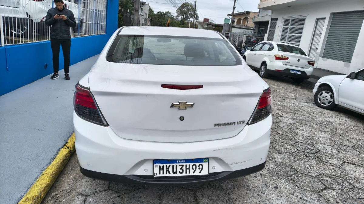 Prisma LTZ 1.4 Completo MANUAL 2015 - Imagem 5