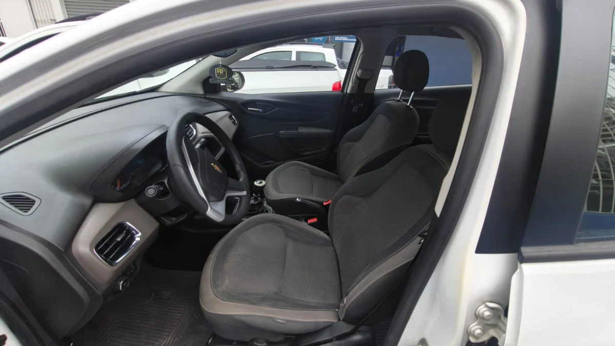 Prisma LTZ 1.4 Completo MANUAL 2015 - Imagem 9