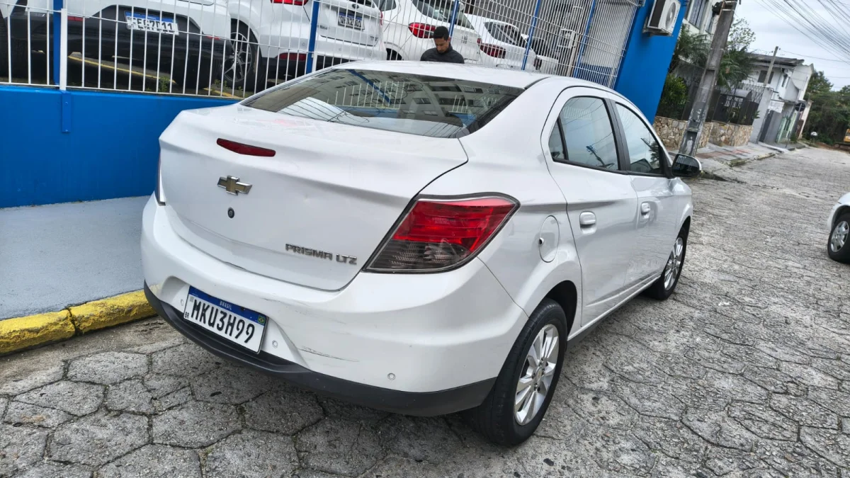 Prisma LTZ 1.4 Completo MANUAL 2015 - Imagem 3