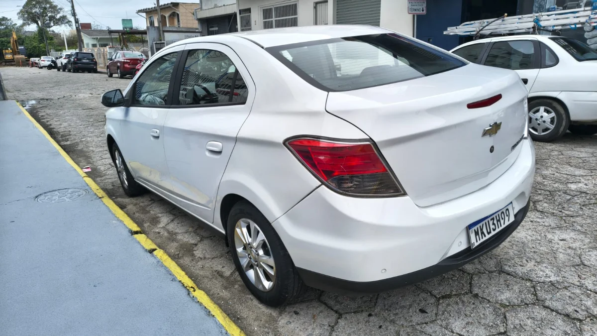 Prisma LTZ 1.4 Completo MANUAL 2015 - Imagem 4