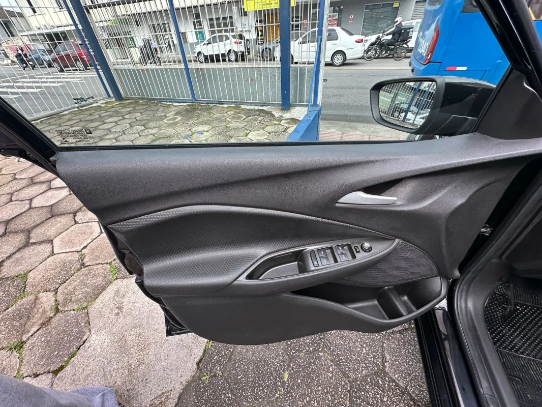 ONIX SEDAN Plus LT 1.0 12V Flex 2022 - Imagem 11