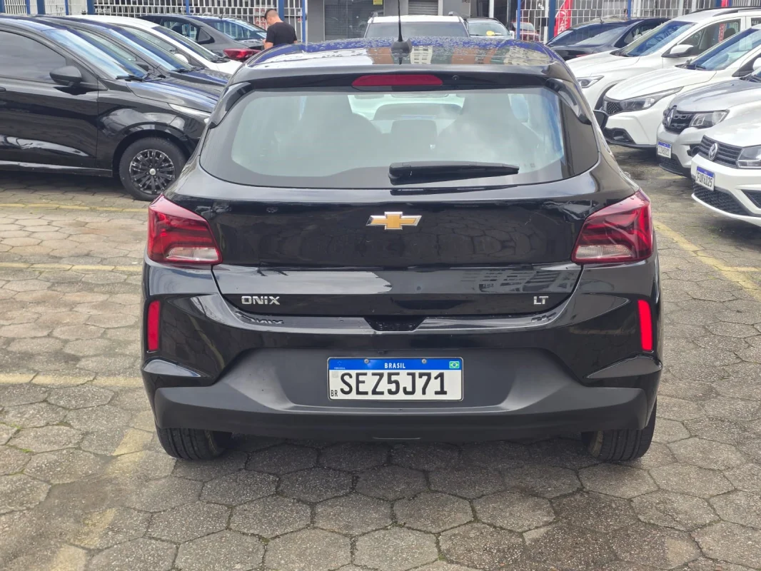 Onix Hatch LT2 1.0 Mec. Completo 2024 - Imagem 5