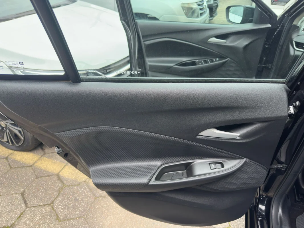 Onix Hatch LT2 1.0 Mec. Completo 2024 - Imagem 11