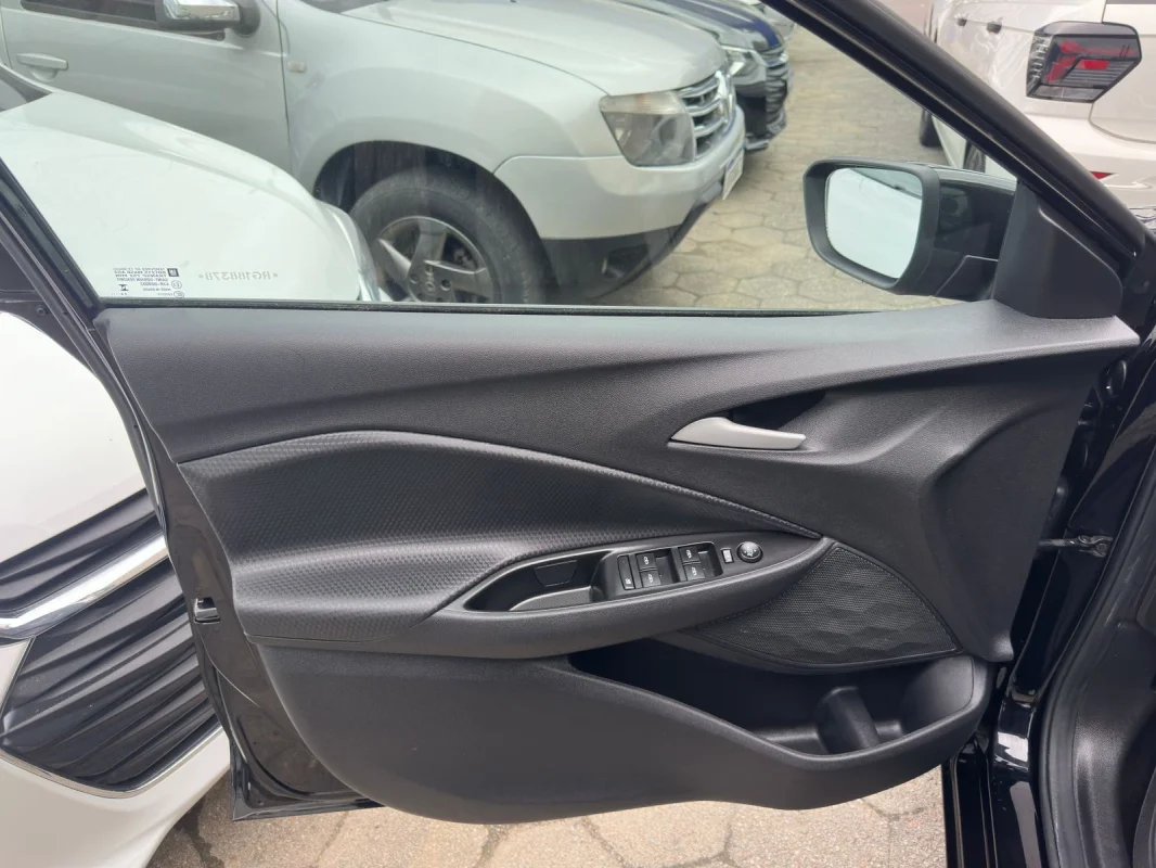 Onix Hatch LT2 1.0 Mec. Completo 2024 - Imagem 12