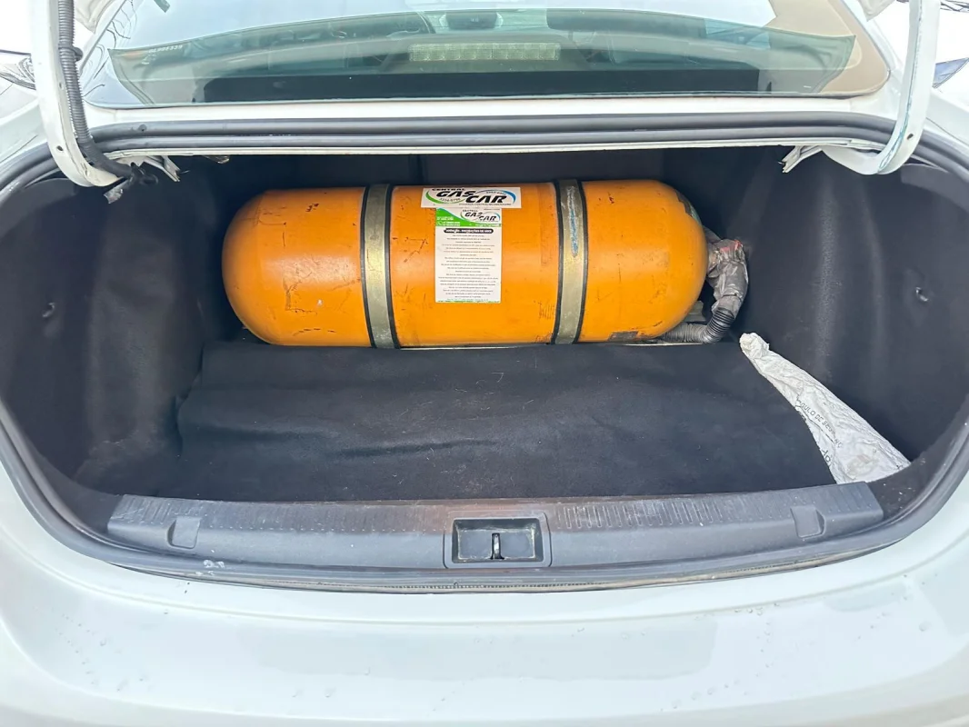 FLUENCE Dynamic Plus 2.0 16V FLEX Automático 2016 com GNV - Imagem 10