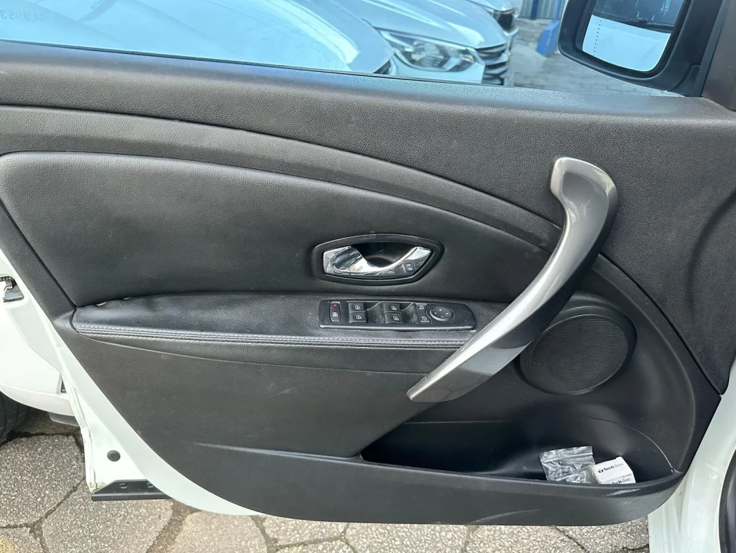 FLUENCE Dynamic Plus 2.0 16V FLEX Automático 2016 com GNV - Imagem 11