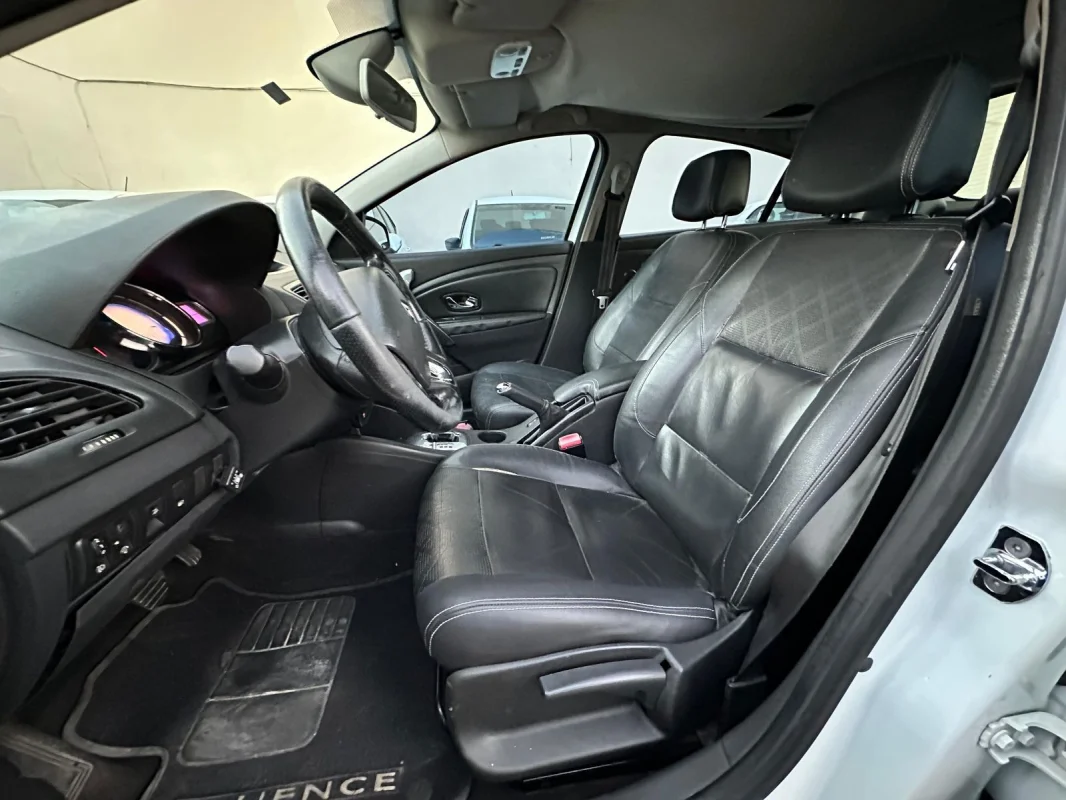 FLUENCE Dynamic Plus 2.0 16V FLEX Automático 2016 com GNV - Imagem 9