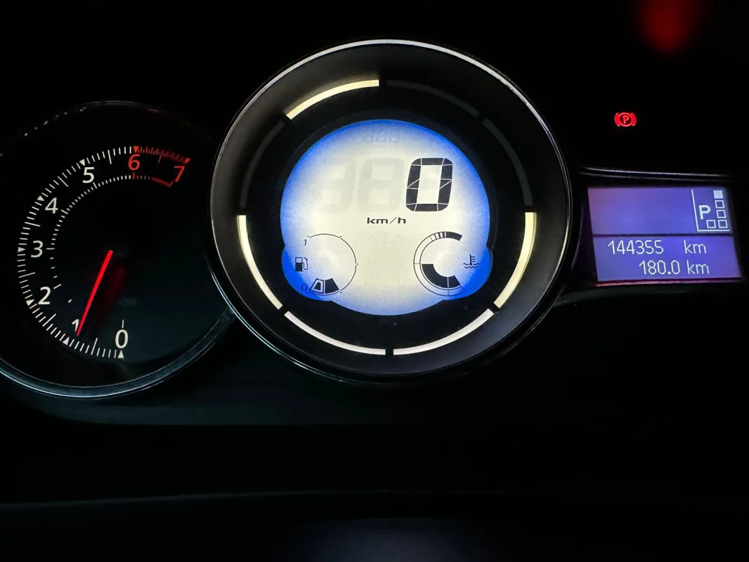 FLUENCE Dynamic Plus 2.0 16V FLEX Automático 2016 com GNV - Imagem 13