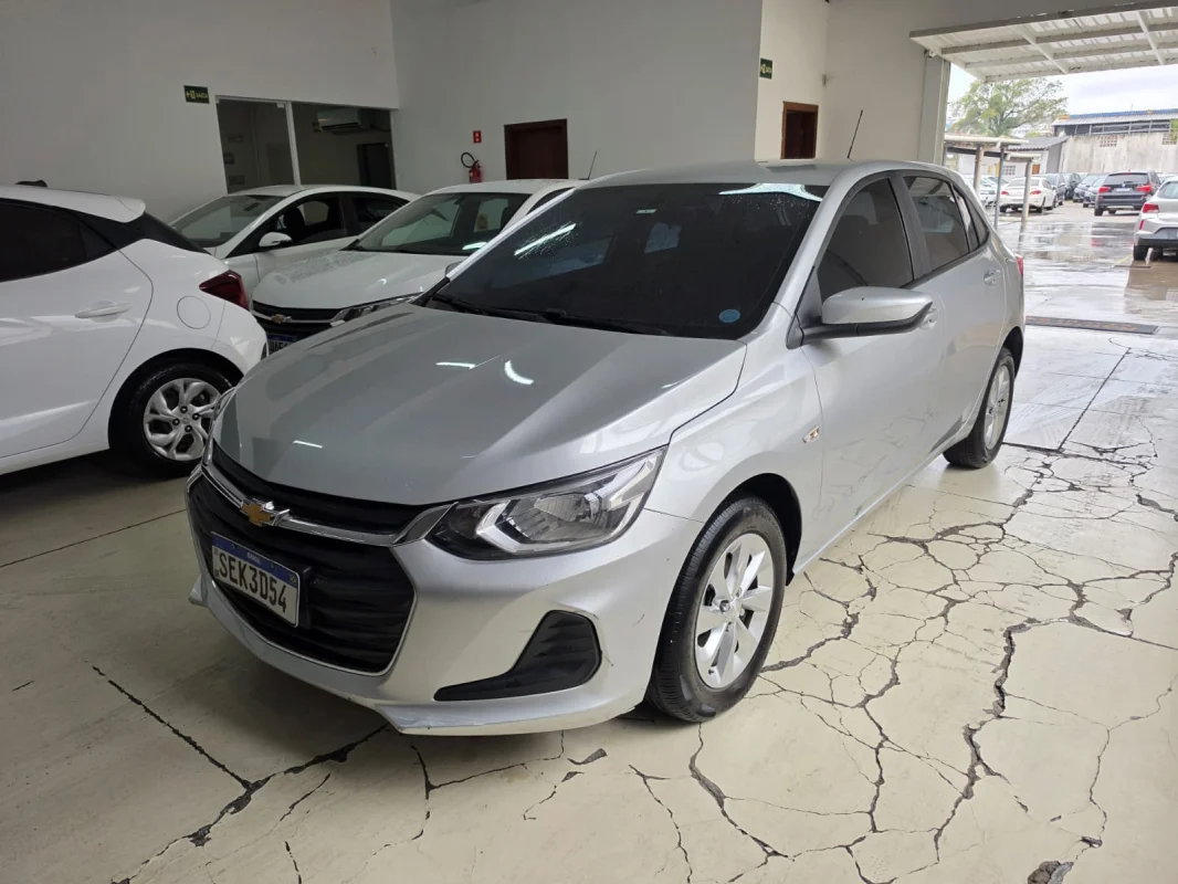 ONIX HATCH LT 1.0 12V Flex 5p Mecânico 2023 - Imagem 3