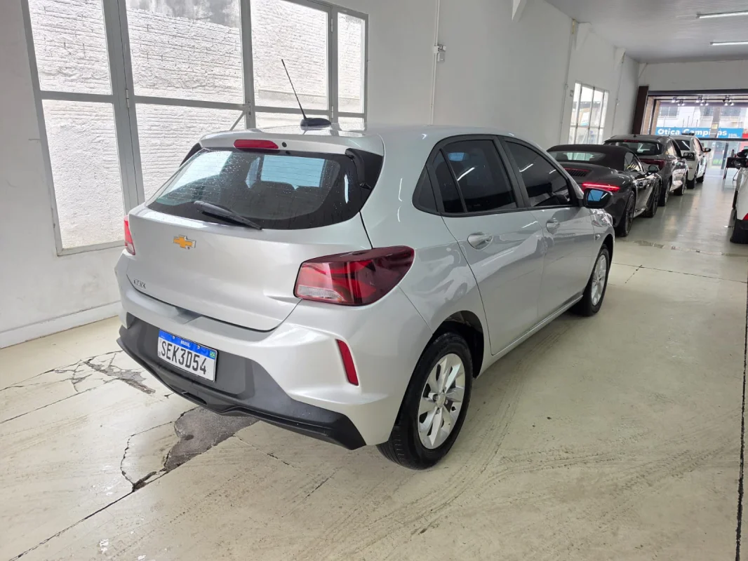 ONIX HATCH LT 1.0 12V Flex 5p Mecânico 2023 - Imagem 2