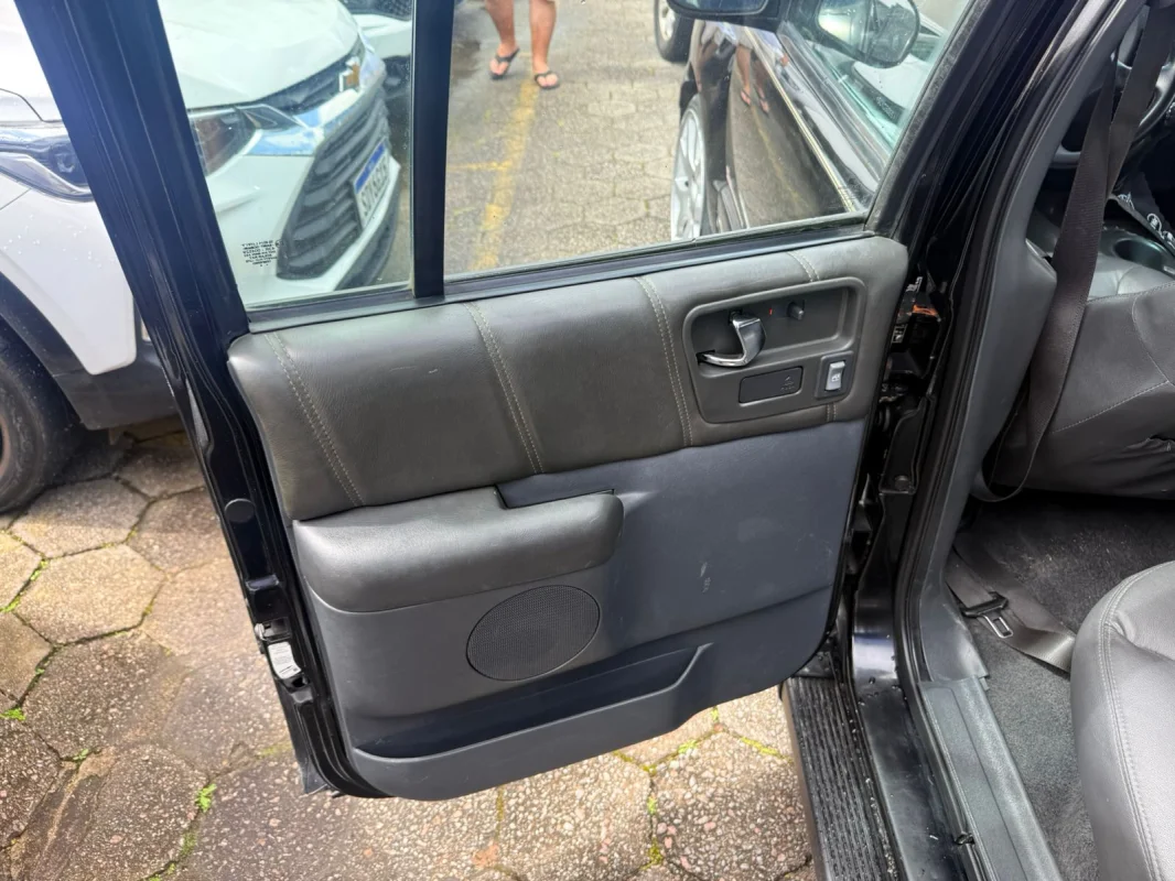 S10 Pick Up Executive 2.8 Mec. CD 4x4 Diesel 2005 - Imagem 12
