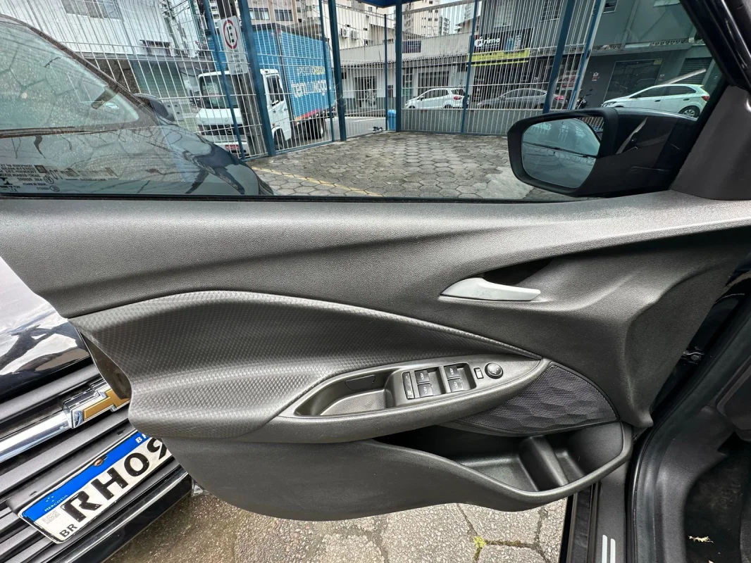 ONIX SEDAN Plus LT 1.0 12V Flex 2022 - Imagem 11