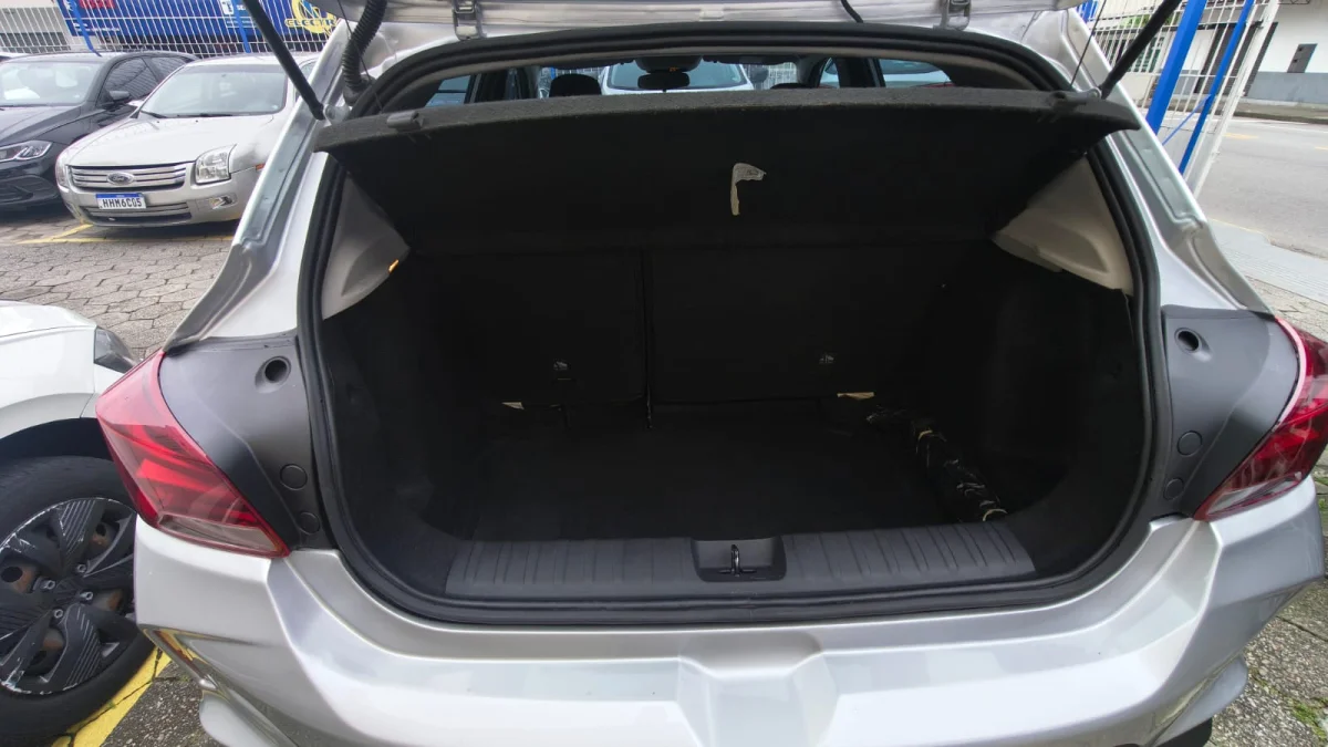 ONIX 1.0 LT2Completo 2023 - Imagem 12