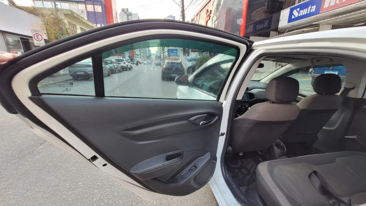 Prisma LTZ 1.4 Completo Manual + GNV 2016 - Imagem 13