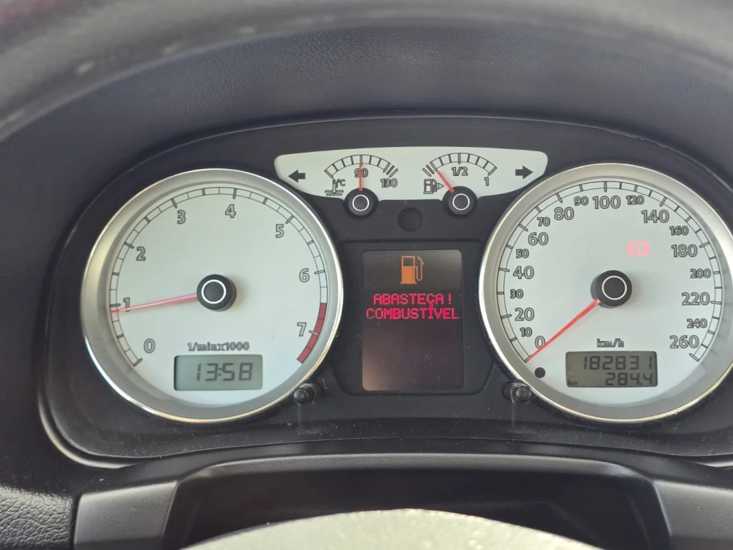 Golf Sportline 1.6 Mec. Completo 2014 - Imagem 11