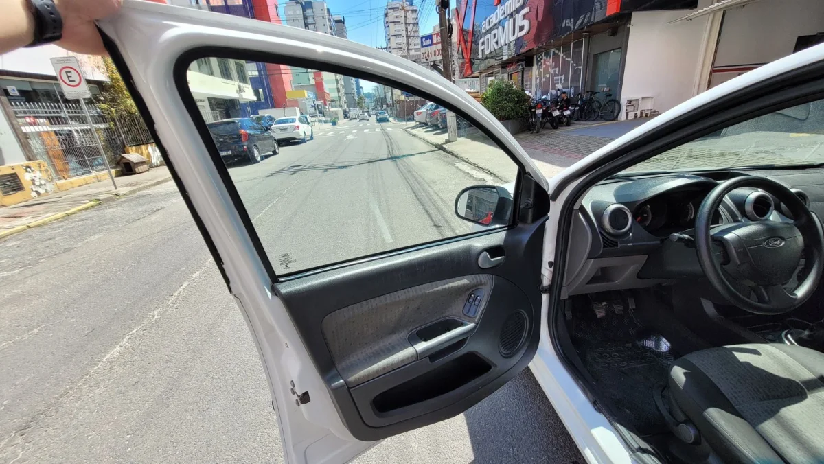 Fiesta Sedan SE 1.6 Completo + GNV 2014 - Imagem 11