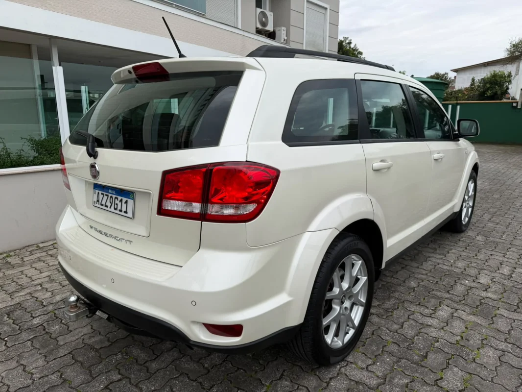 Freemont Precision 2.4 2015 C/ Teto solar e 7 Lugares - Imagem 8