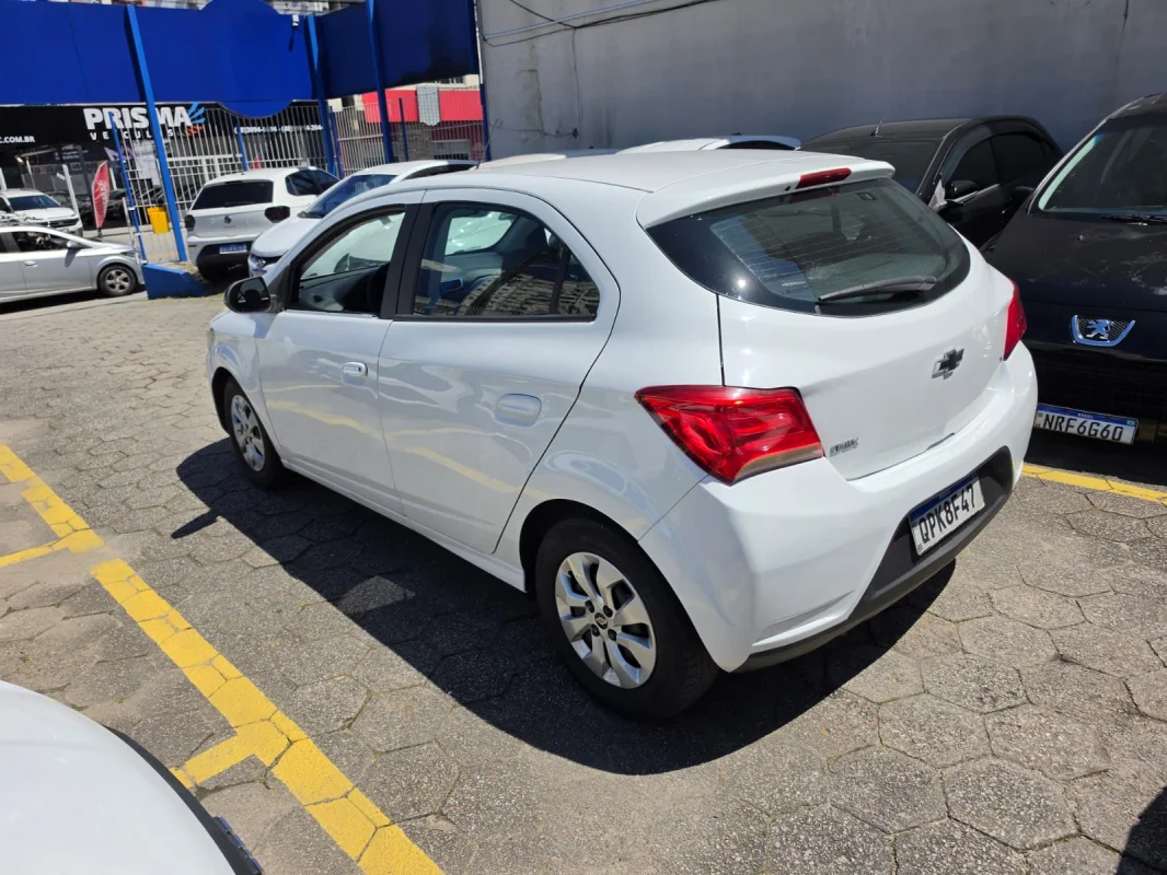 Onix LT 1.0 4p Ano 2019 - Imagem 4