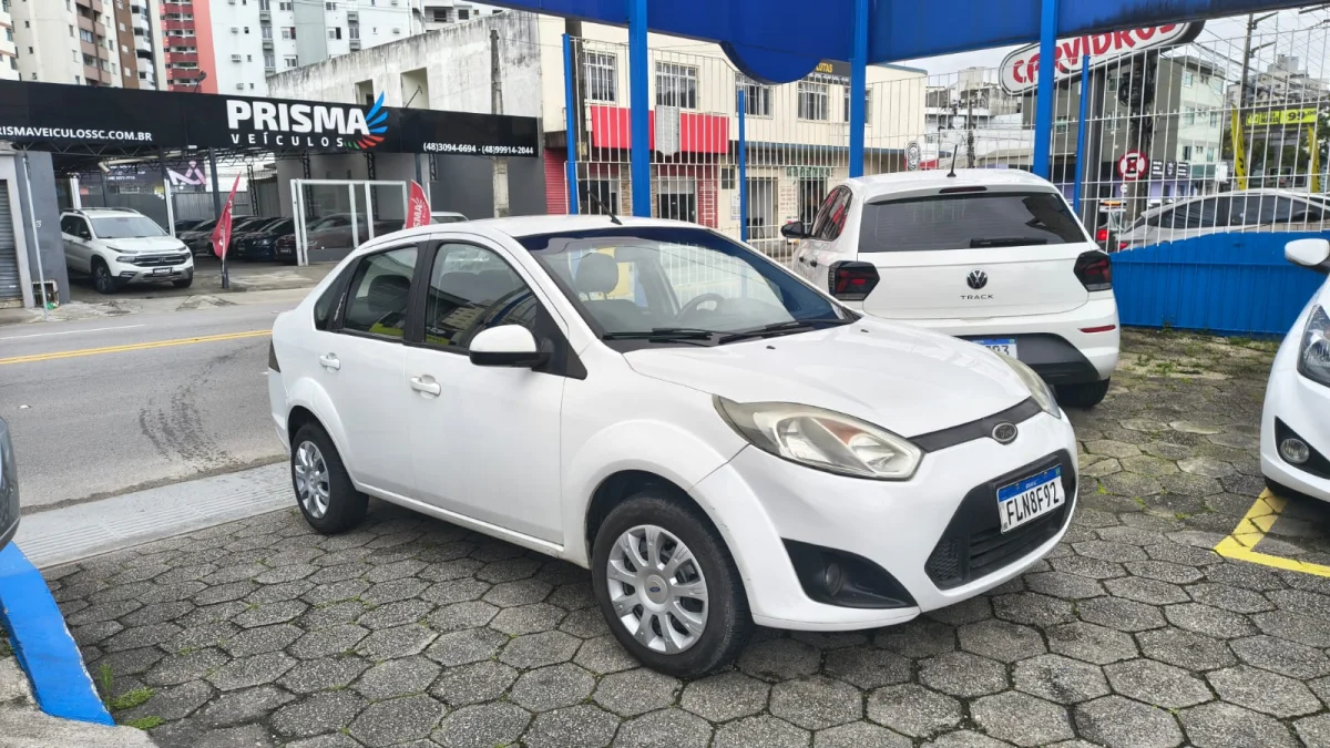 Fiesta sedan 1.6 completo Manual 2014