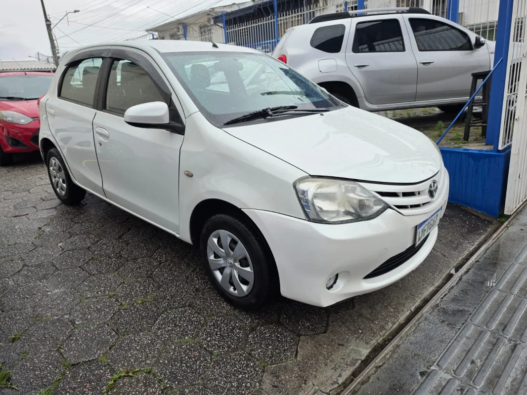 Etios X 1.3 Completo MANUAL 2015