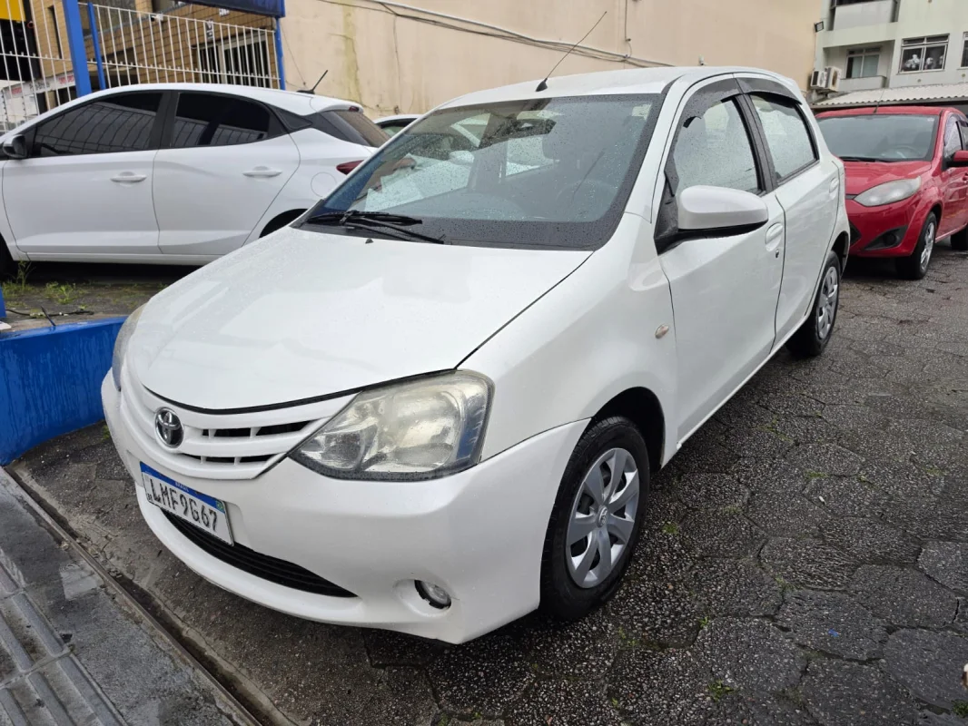 Etios X 1.3 Completo MANUAL 2015 - Imagem 2