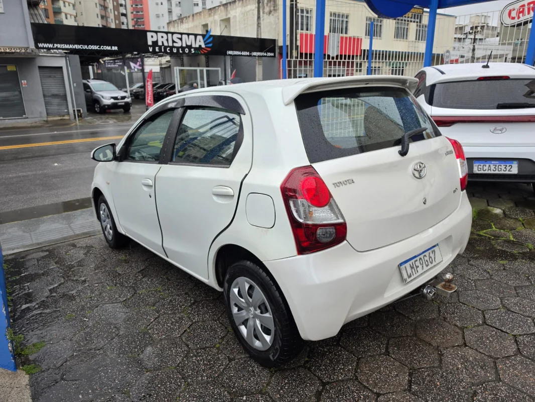 Etios X 1.3 Completo MANUAL 2015 - Imagem 4