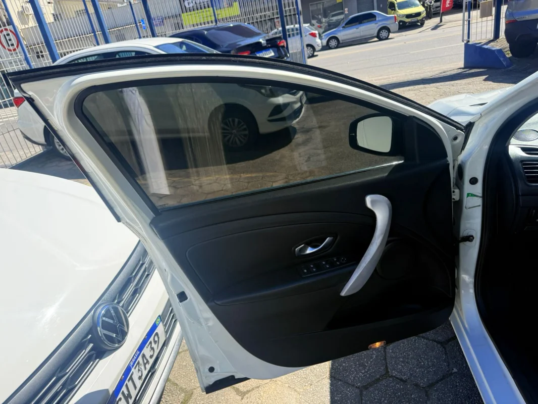 FLUENCE Dynamic 2.0 16V Manual 2012 - Imagem 13