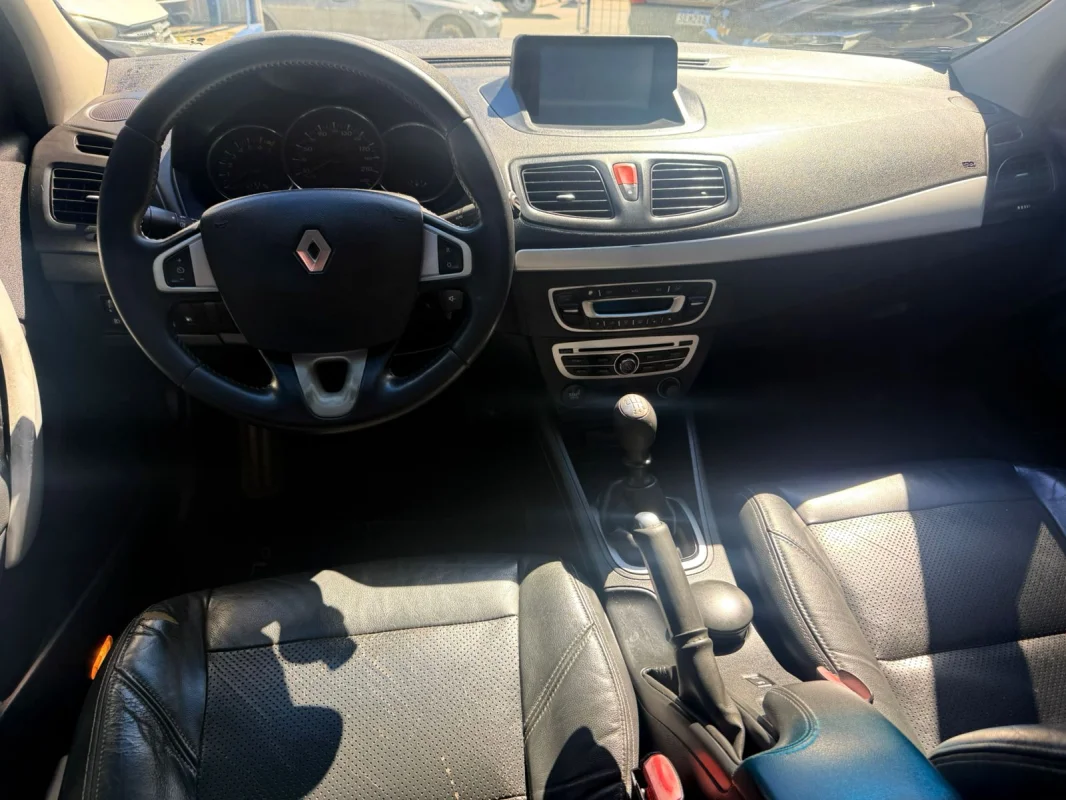 FLUENCE Dynamic 2.0 16V Manual 2012 - Imagem 8