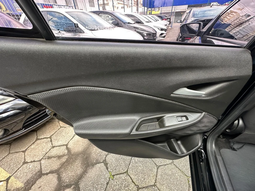 ONIX SEDAN Plus LT 1.0 12V Flex 2022 - Imagem 14