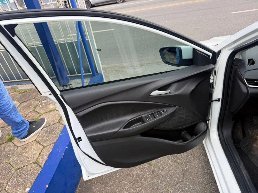 Onix LT 1.0 Mec. Completo 2020 - Imagem 16