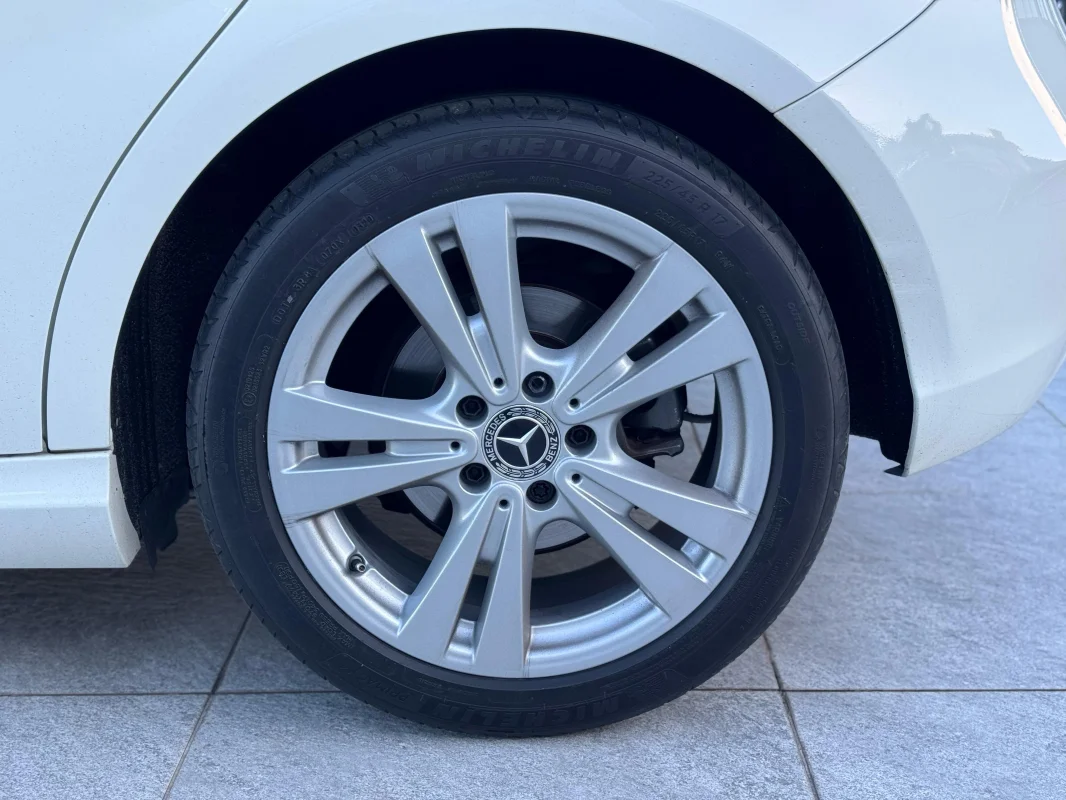 Mercedes Classe A 200 FF 2018 Com Teto - Imagem 11