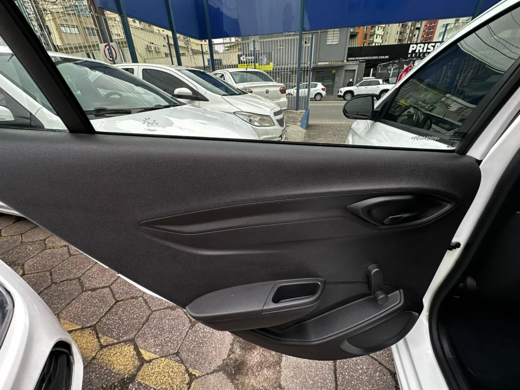 JOY Hatch 1.0 8V Black Edition 2021 - Imagem 12