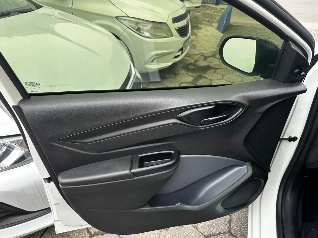 JOY Hatch 1.0 8V Black Edition 2021 - Imagem 16