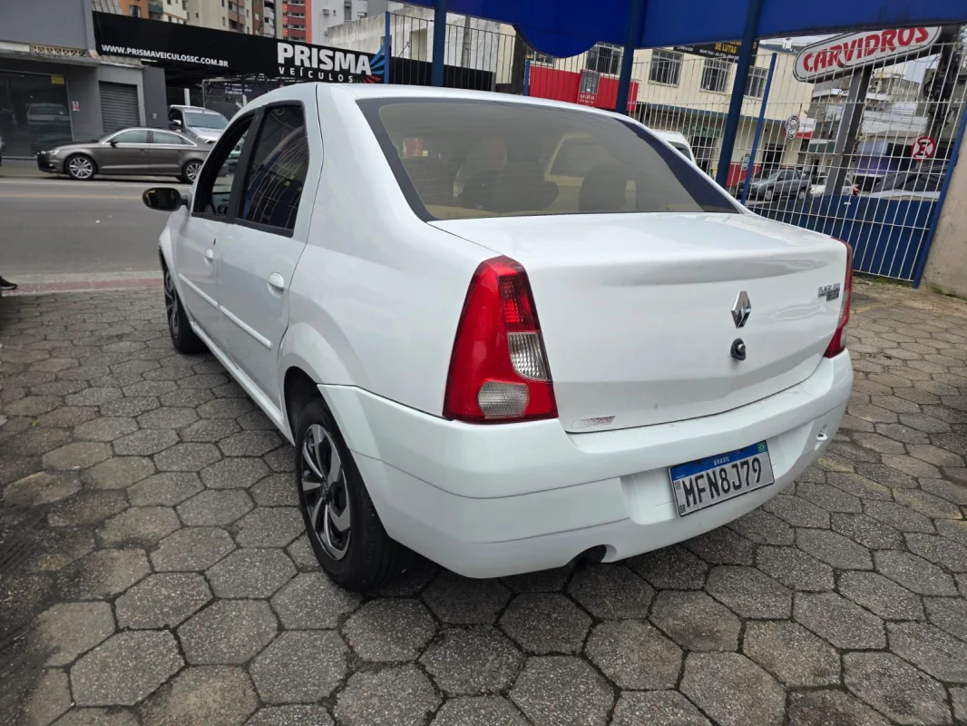 Logan 1.6 Privilege Completo 2008 - Imagem 3