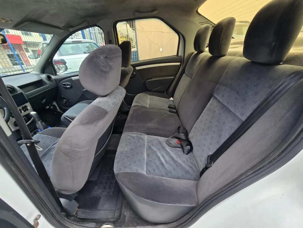 Logan 1.6 Privilege Completo 2008 - Imagem 8