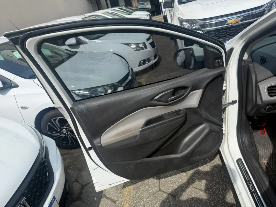 Onix LT 1.4 Mec. Completo 2018 - Imagem 5