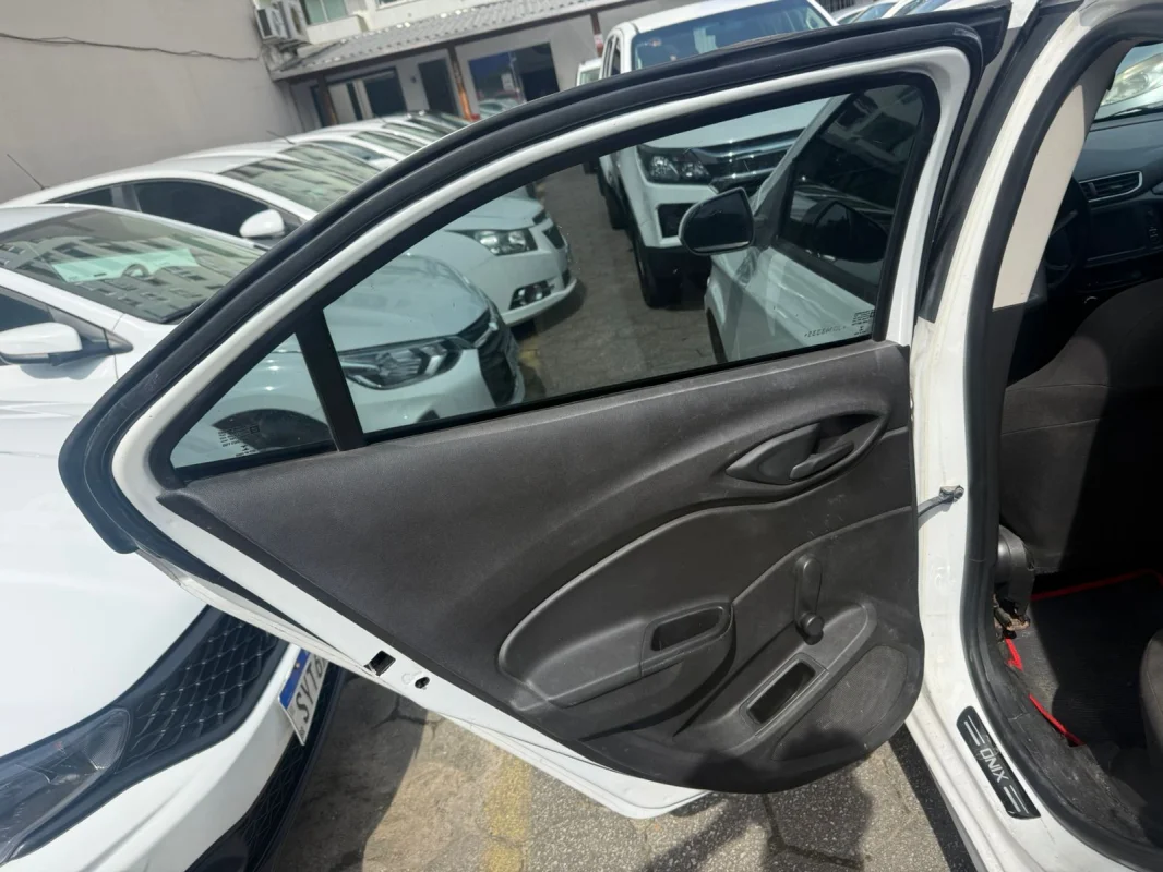 Onix LT 1.4 Mec. Completo 2018 - Imagem 8